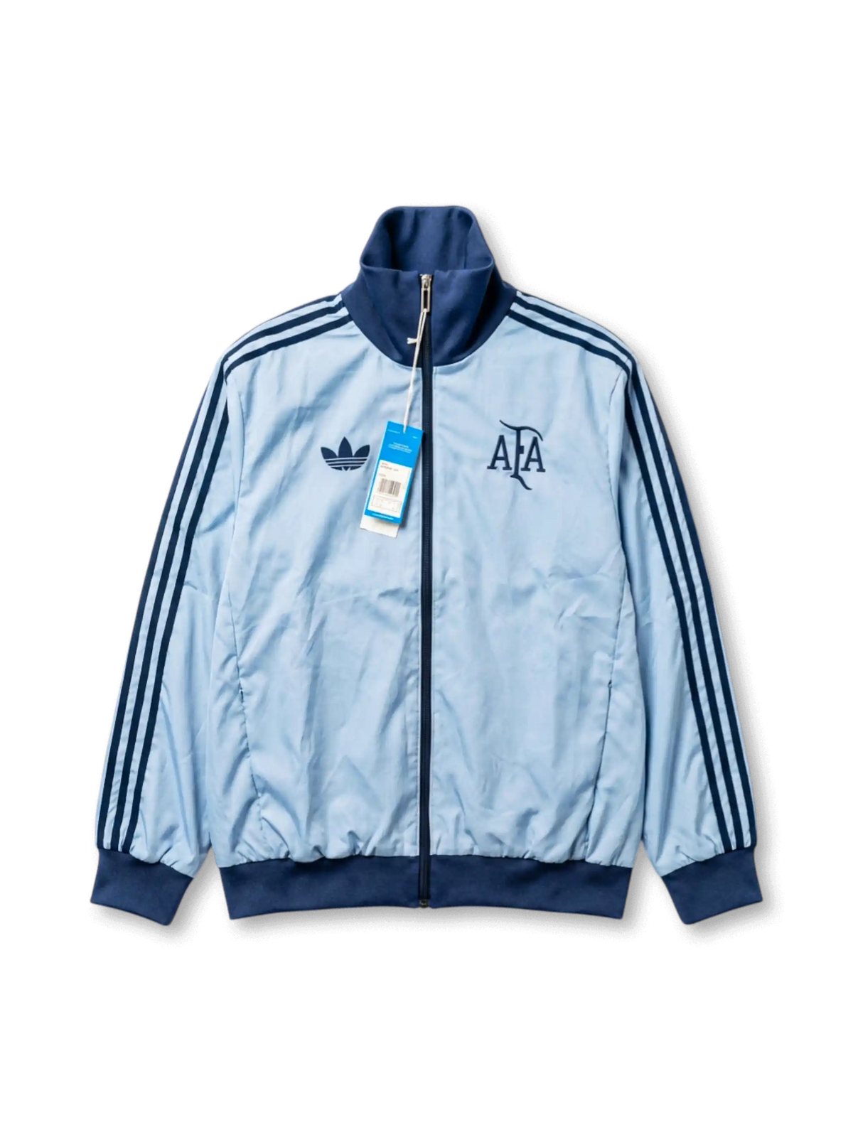 アルゼンチン代表×adidas Originals復刻トラックジャケット正面・スカイブルー×ネイビー、スカイブルーサテン×ネイビー3本ストライプ・AFAヴィンテージ筆記体エンブレム・ネイビーリブカラー・太リブ裾