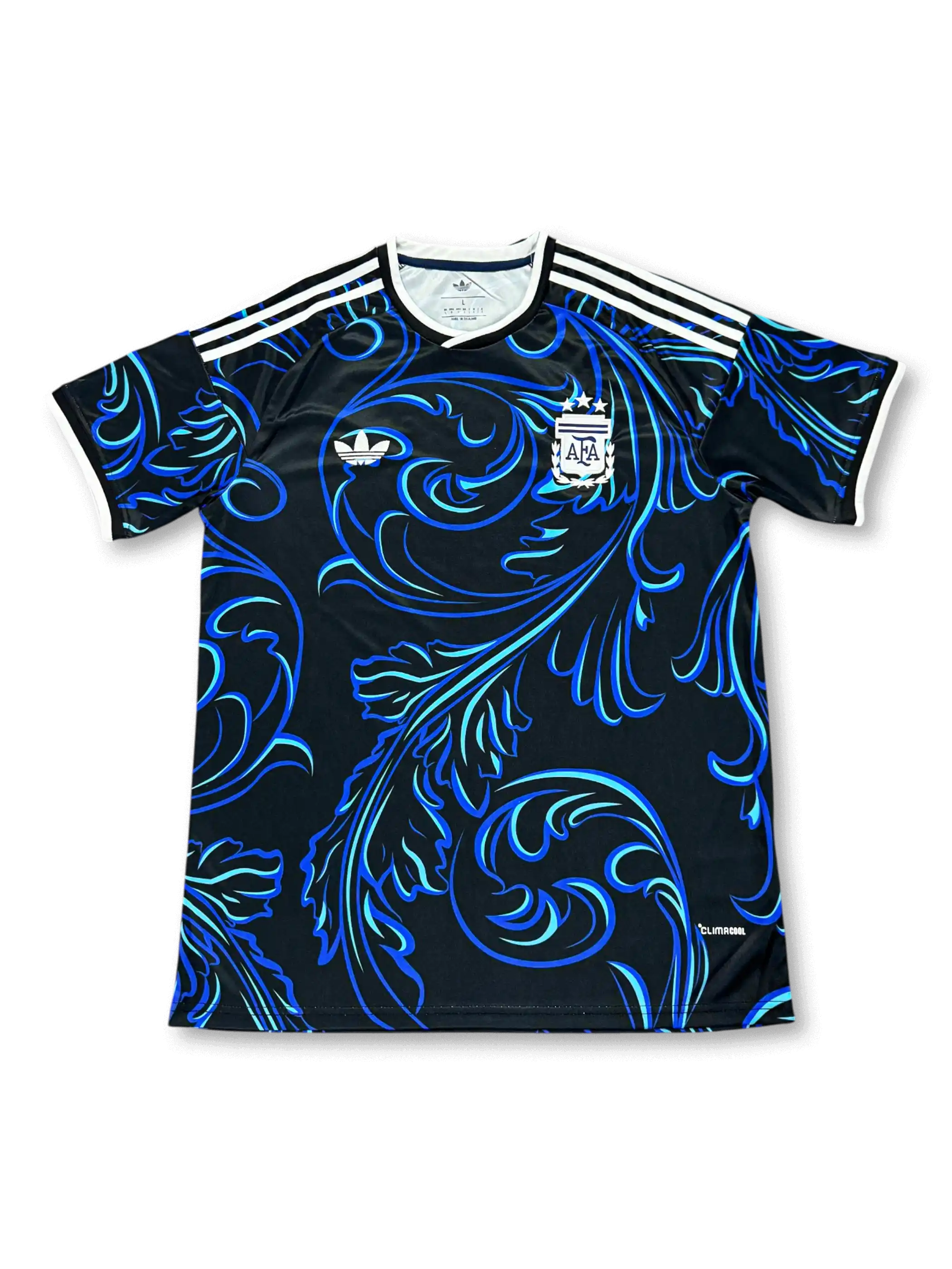 アルゼンチン代表 2026/27 アウェイジャージ Originalsトレフォイルエディション 正面 — ブラック×ブルーバロック唐草、トレフォイルロゴ、3つ星AFAエンブレム