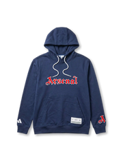 アーセナル adidas Originals ゴシック体レタリングフーディー ネイビー — 大型「Arsenal」ゴシック体レタリングと1886ヘリテージラベルを配した復刻ライフスタイルライン
