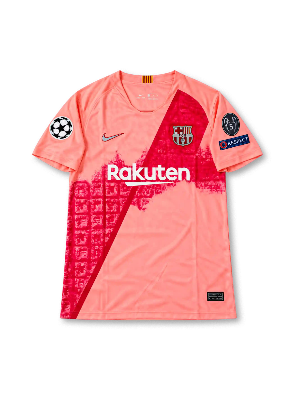 FCバルセロナ 2018-19シーズン サードユニフォーム リオネル・メッシ10番 Nike製 コーラルピンクのボディにダークレッドの斜めラインと都市の街並みをモチーフにしたグラフィック、Rakutenスポンサーロゴ、クラブエンブレム、UEFAチャンピオンズリーグの袖章、背面にMESSIのネームと10番を配したレトロサッカージャージ