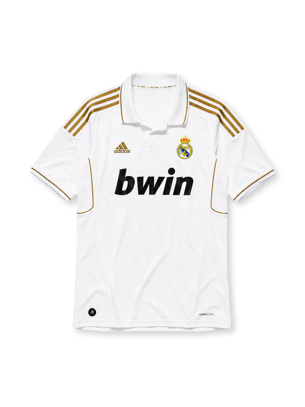 ホワイトベースにゴールドのスリーストライプ、REAL MADRIDロゴ入りのポロ襟、左胸のadidasロゴ、右胸のレアル・マドリードクラブエンブレム、中央の黒いbwinスポンサーロゴを備えたレアル・マドリード2011/12ホームジャージ正面