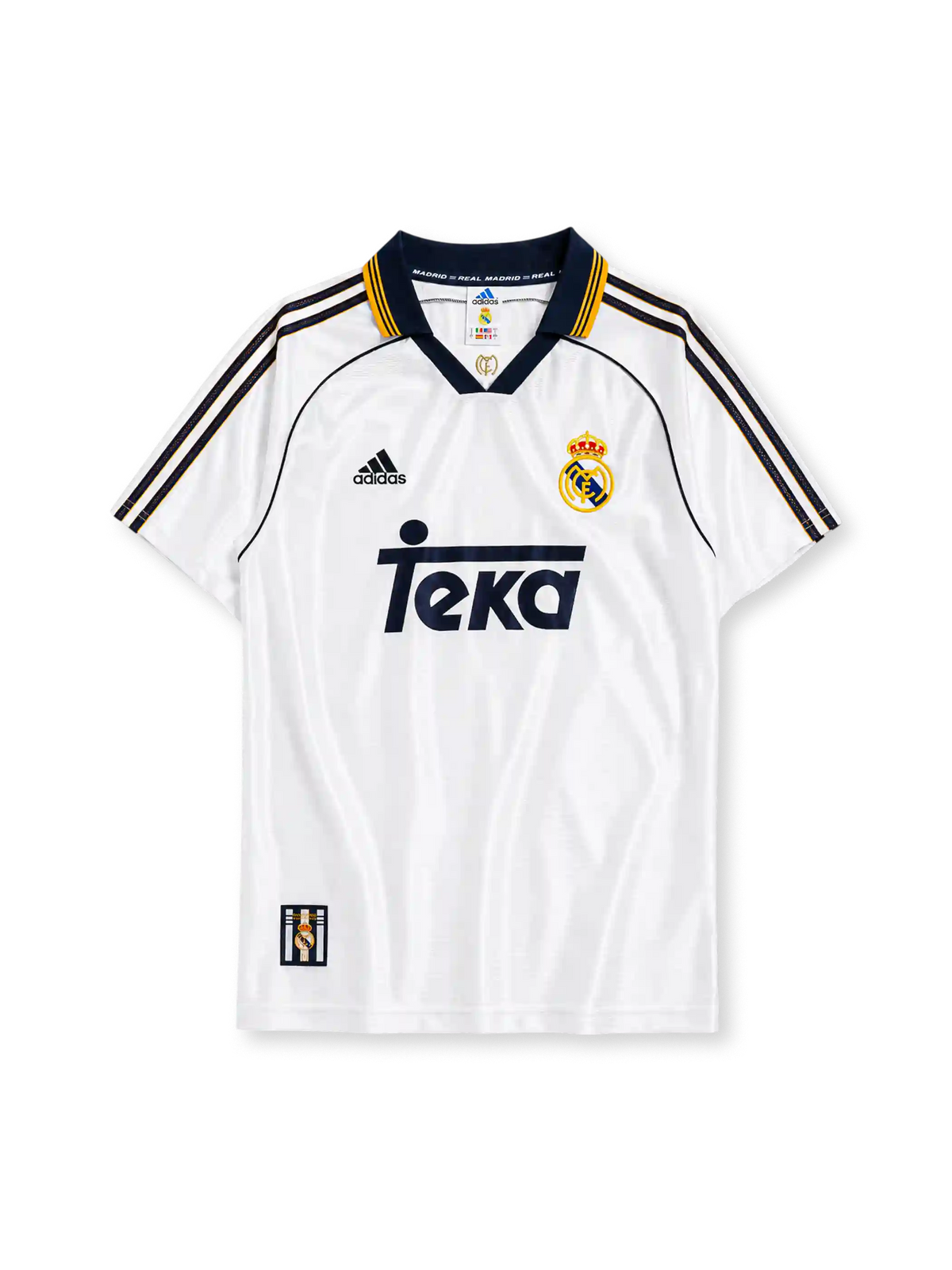 ホワイトベースにネイビー・ゴールドのスリーストライプ、REAL MADRIDロゴ入りのポロ襟、左胸のadidasロゴ、右胸のレアル・マドリードクラブエンブレム、中央のネイビーのTekaスポンサーロゴを備えたレアル・マドリード1998/00ホームジャージ正面