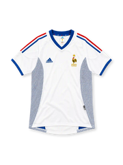 2002 フランス代表 アウェイ adidas製 青いVネックと赤・青の肩ラインが入った白いレトロサッカーユニフォーム