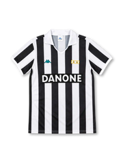 92/94 ユヴェントス ホーム Kappa製 太い白黒の縦縞とDANONEロゴが入ったレトロサッカーユニフォーム