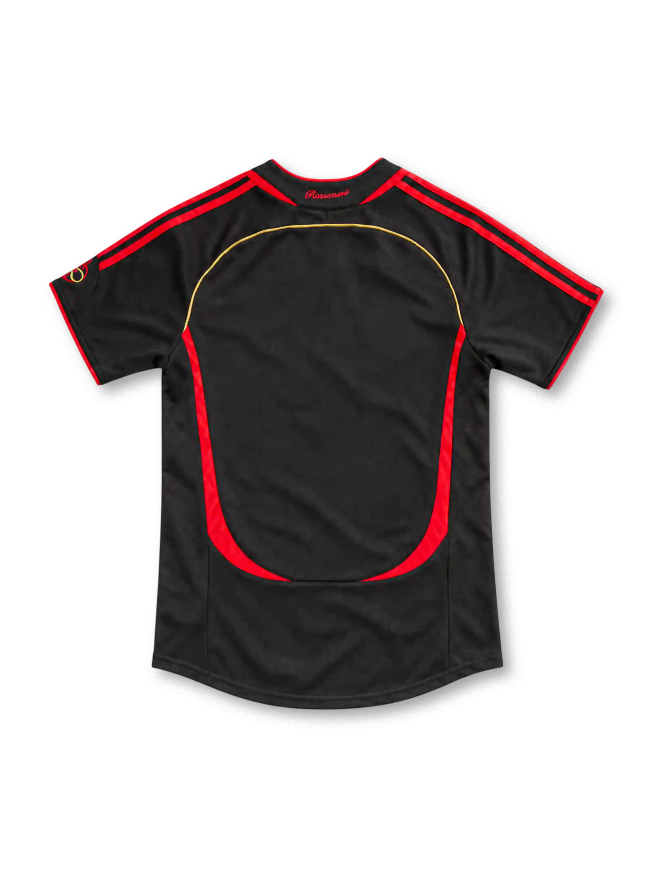 ACミラン 2006/07 サードユニフォーム。ブラックのボディにレッドのadidasスリーストライプとサイドパネル、ゴールドのパイピング、クラブエンブレム、ホワイトのbwinスポンサーを配したデザイン。