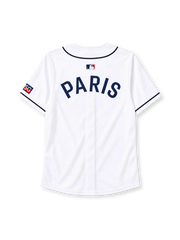 パリ・サンジェルマン 2025年 ホワイトベースボールシャツ（Nike製、MLBコラボ、クラブエンブレム入り）