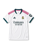 2026-27レアル・マドリード ホーム半袖ユニフォーム、ホワイトカラーにクラブエンブレムとadidasロゴを配置したサッカーシャツ。