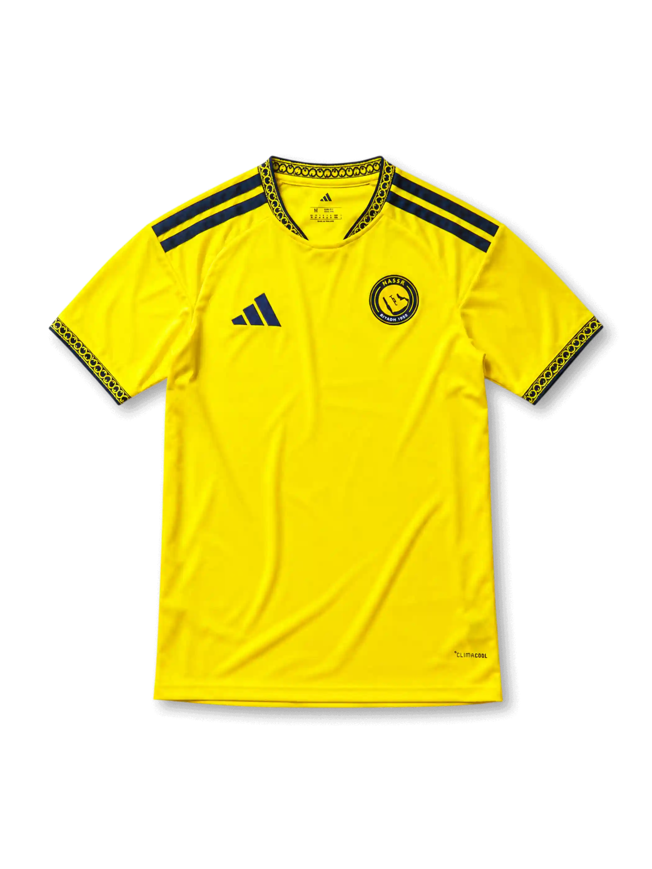 鮮やかなイエローベースに紺のアラベスク柄の襟と袖口、左胸のadidasロゴ、NASSR RIYADH 1955と記された円形クラブエンブレムを備えたアル・ナスル2026-27ホームジャージ正面
