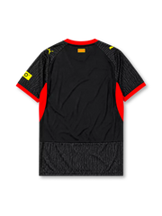 黒地に左肩は赤、右肩は白の左右非対称なadidasの3本ライン、赤いF95クラブエンブレム、TARGOBANKのスポンサーロゴを備えたフォルトゥナ・デュッセルドルフ2026-27サードシャツ