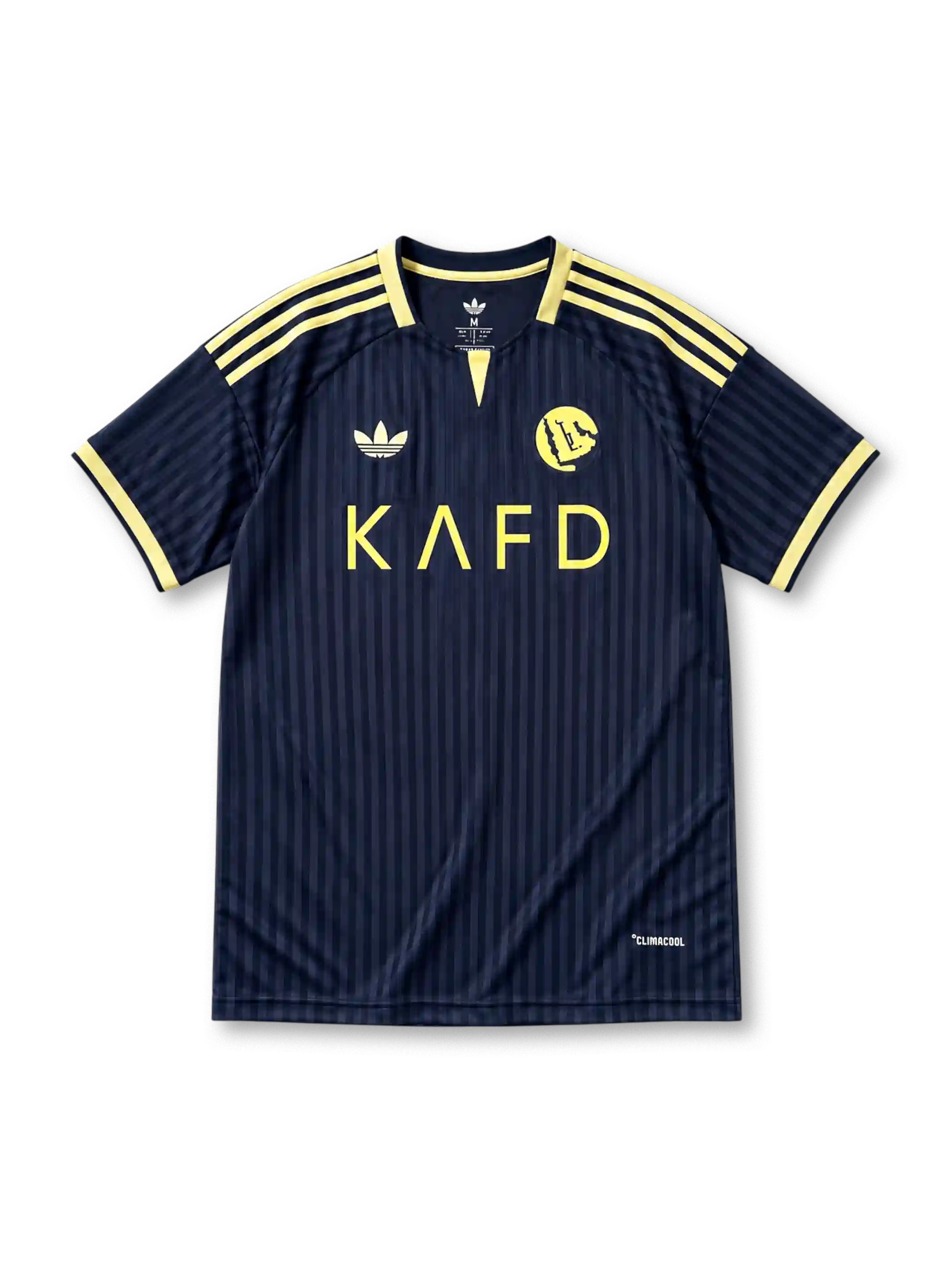 紺の細ピンストライプに黄色い肩ラインと襟、白いadidasトレフォイルロゴ、黄色いクラブエンブレム、KAFDのスポンサーロゴを備えたアル・ナスルFC2026-27アウェイシャツ正面