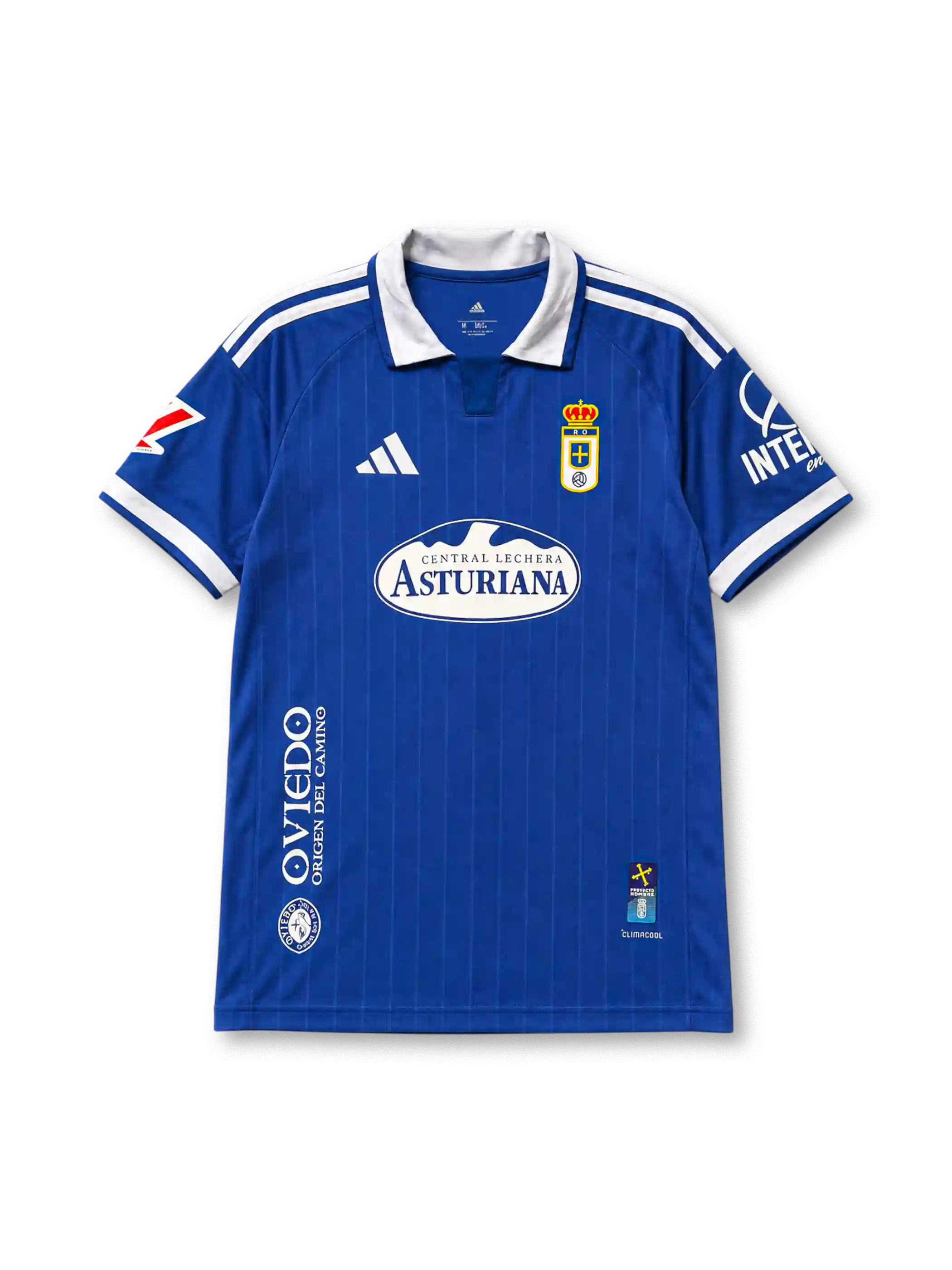 紺地に白いポロ襟と縦ピンストライプ、白いadidasロゴ、王冠を戴いたクラブエンブレム、Central Lechera Asturianaのスポンサーロゴを備えたレアル・オビエド2026-27ホームシャツ正面