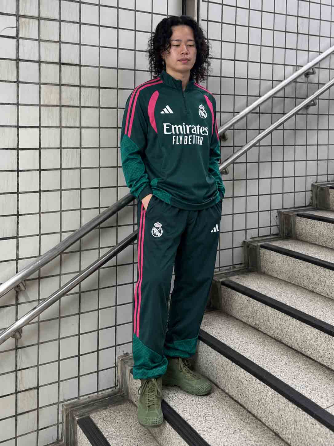 レアル・マドリード 2026-27 ダークグリーン×マゼンタ トレーニング