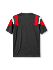 マンチェスター・ユナイテッド 2026-27 EQT Tシャツ 黒に赤と白のショルダーパネル 胸中央にエンブレム入り