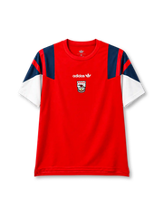 アーセナル 2026-27 EQT Tシャツ 赤に紺のショルダーパネルと白の袖 90年代エンブレム入り