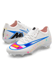 Nike Mercurial/マーキュリアル FG ホワイトのサッカースパイク、カラフルなスプラッシュ柄とブルー縁取りのスウッシュ、かかとのMロゴ