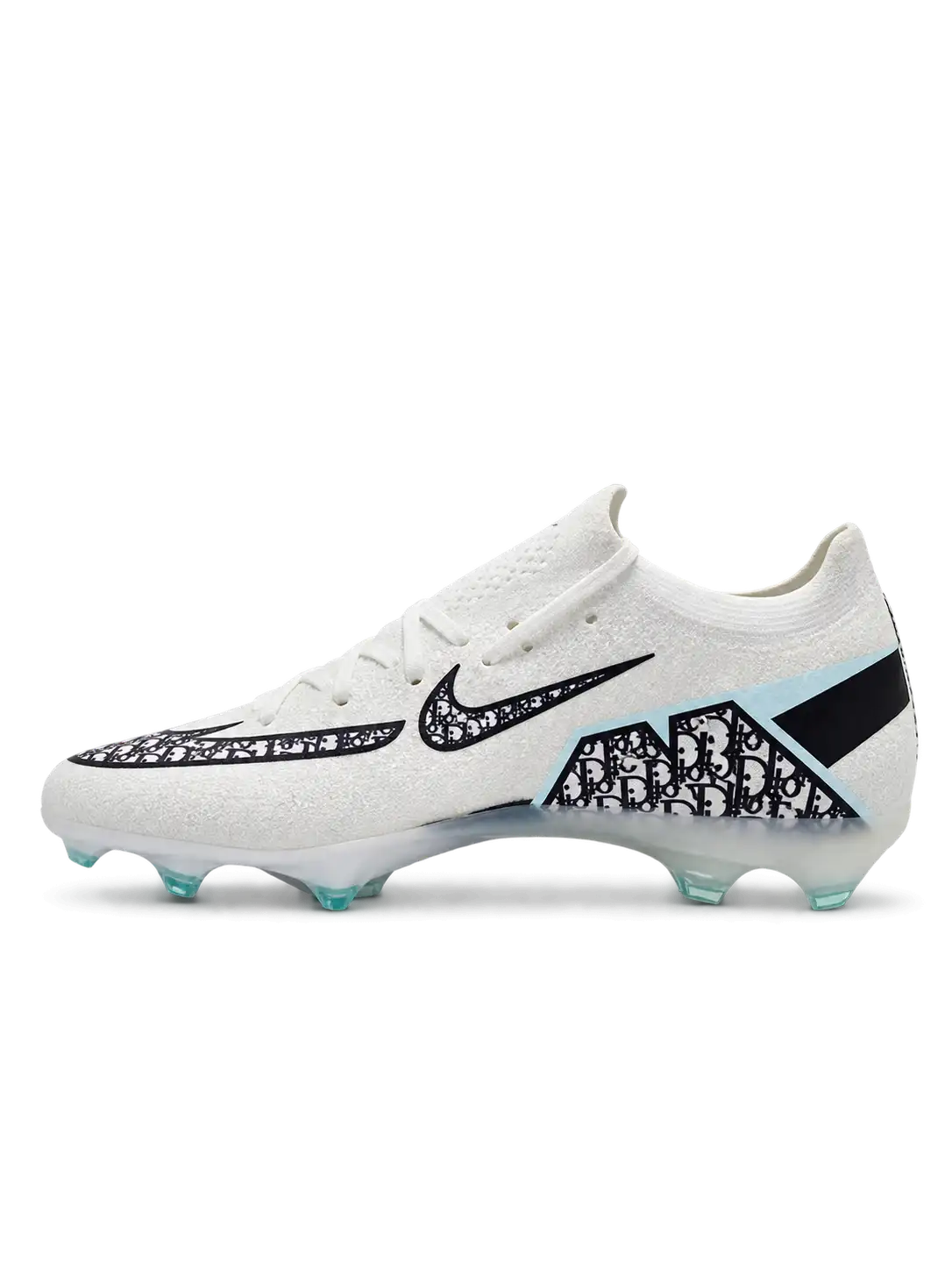 Nike Mercurial/マーキュリアル ホワイトのローカットサッカースパイク、ブラックのグラフィックスウッシュとミントグリーンのスタッド、AIR ZOOM表記入りアウトソール