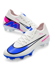 Nike Mercurial/マーキュリアル FG ホワイトのサッカースパイク、ブルーのグラデーションスウッシュとかかとのMロゴ