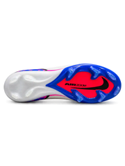Nike Mercurial/マーキュリアル FG ホワイトのサッカースパイク、ブルーのグラデーションスウッシュとかかとのMロゴ
