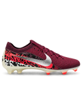 Nike Mercurial/マーキュリアル バーガンディのサッカースパイク、シルバーのスウッシュ、レッドとブラックのサファリ調グラフィック、レッドのスタッドを備えた斜め前方からの写真