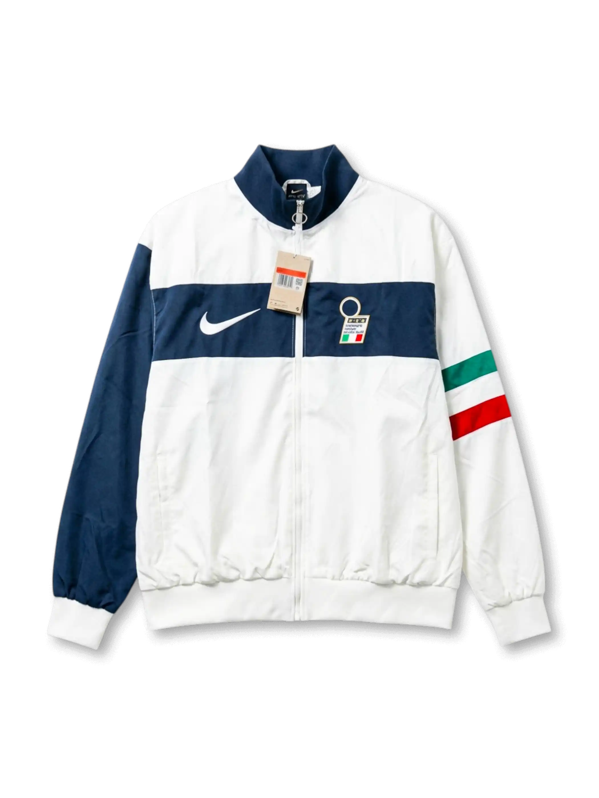 イタリア代表×Nike復刻トラックジャケット正面・ホワイト×ネイビー、ネイビー胸横帯パネル・国旗袖ストライプ・NikeスウッシュFIGCエンブレム・タグ付き未使用