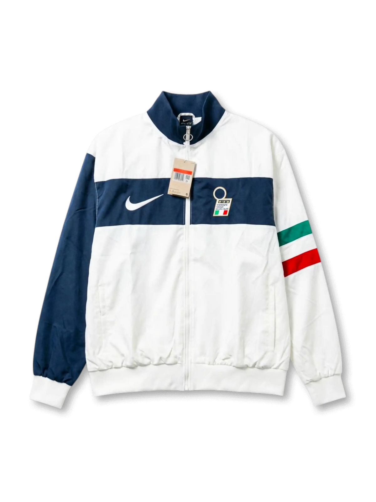 イタリア代表×Nike復刻トラックジャケット正面・ホワイト×ネイビー、ネイビー胸横帯パネル・国旗袖ストライプ・NikeスウッシュFIGCエンブレム・タグ付き未使用