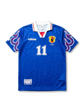 サッカー日本代表 1996年 ホームユニフォーム 三浦知良 カズ11番 adidas製ロイヤルブルーのボディにレッドとホワイトの炎柄を両袖に配したレトロサッカージャージ