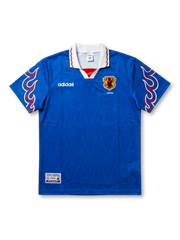 日本代表 1996–1998参照 復刻ホームジャージ 前面 — ロイヤルブルー×赤白炎袖×八咫烏JFAエンブレム×ジャカード暗紋