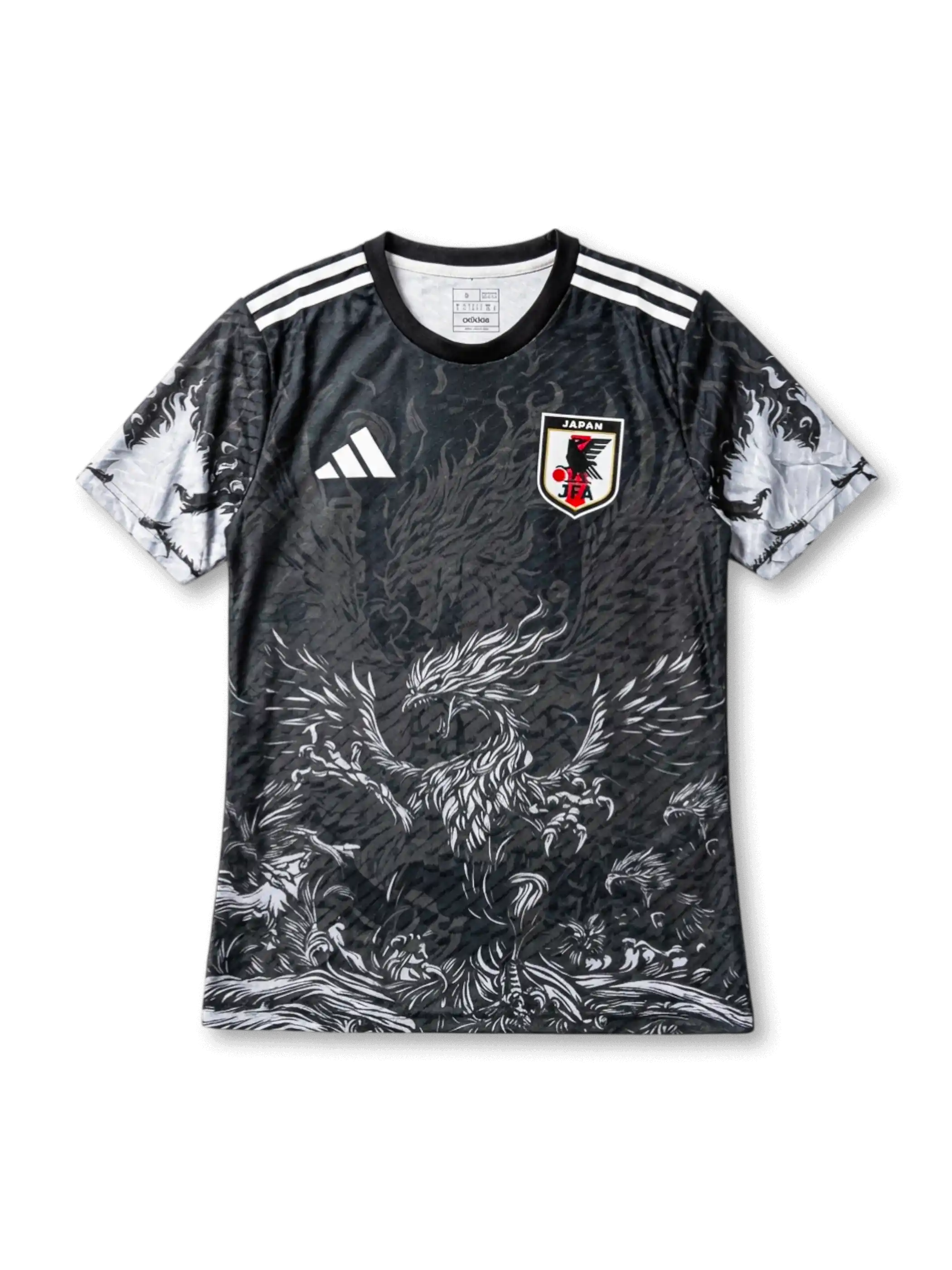 日本代表 adidas オーセンティックジャージ ブラック ドラゴンエディション — 全面墨絵龍グラフィックとJFA八咫烏エンブレム刺繍を配したスペシャルエディション