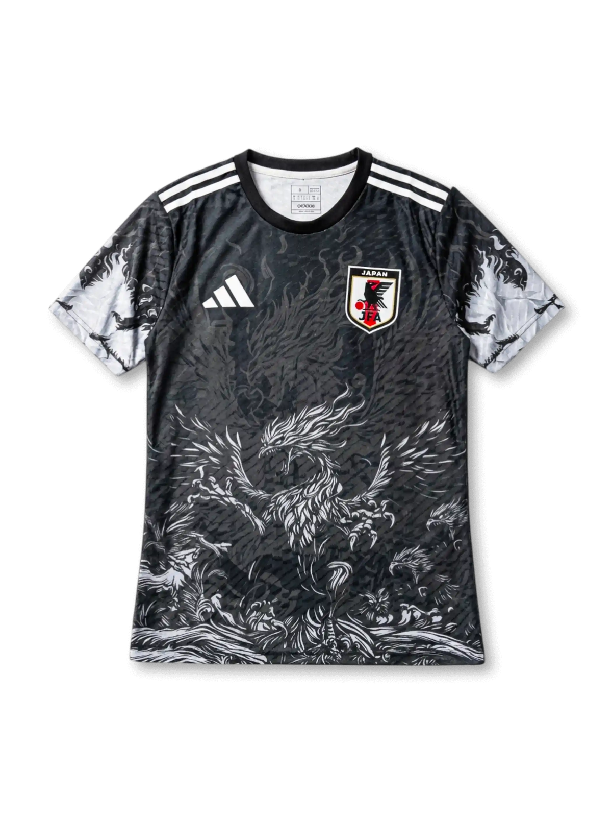 日本代表 adidas オーセンティックジャージ ブラック ドラゴンエディション — 全面墨絵龍グラフィックとJFA八咫烏エンブレム刺繍を配したスペシャルエディション