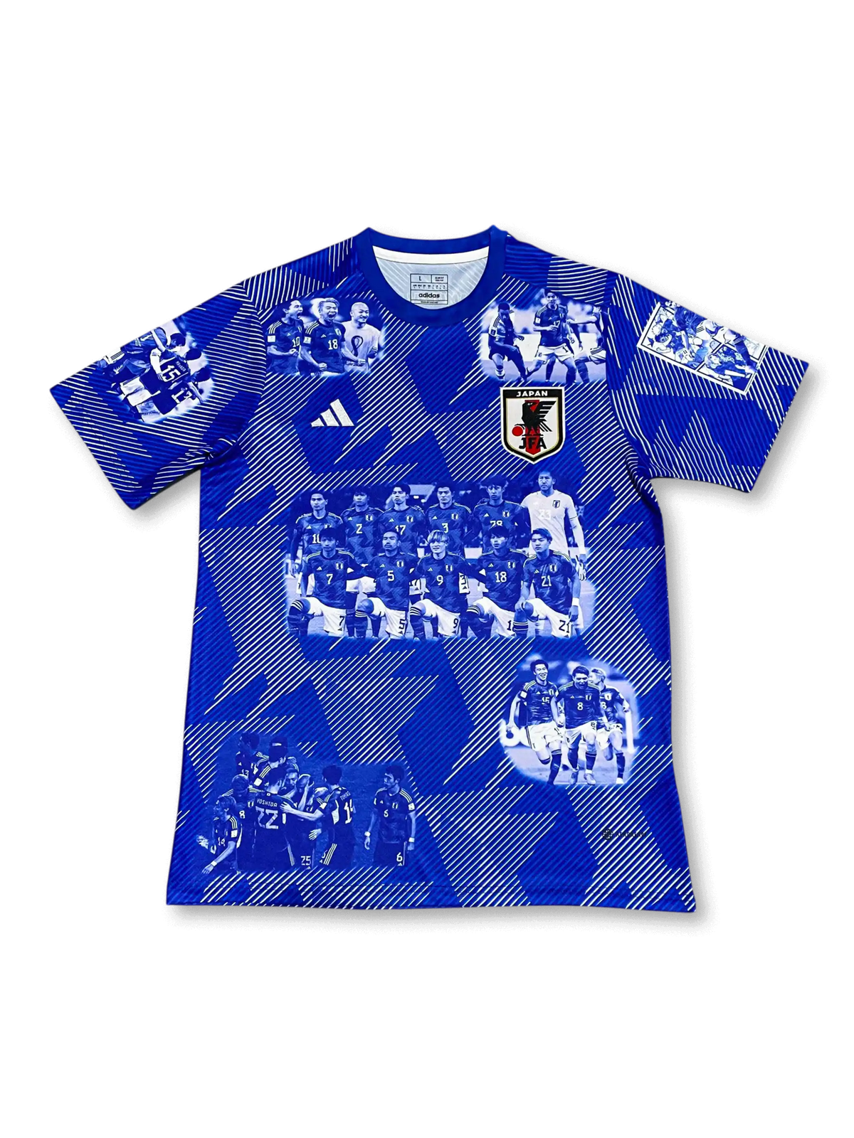 日本代表 adidas コメモラティブジャージ 2022-23 カタールW杯エディション 前面 — 試合写真コラージュと八咫烏エンブレムを配した記念モデル
