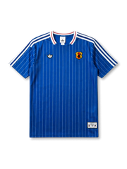 日本代表 adidas Originals カジュアルファンジャージ 2026 ロイヤルブルーピンストライプ — 白縦縞と赤襟トリム、ヴィンテージJFA盾形エンブレムを配した2026カジュアルライン
