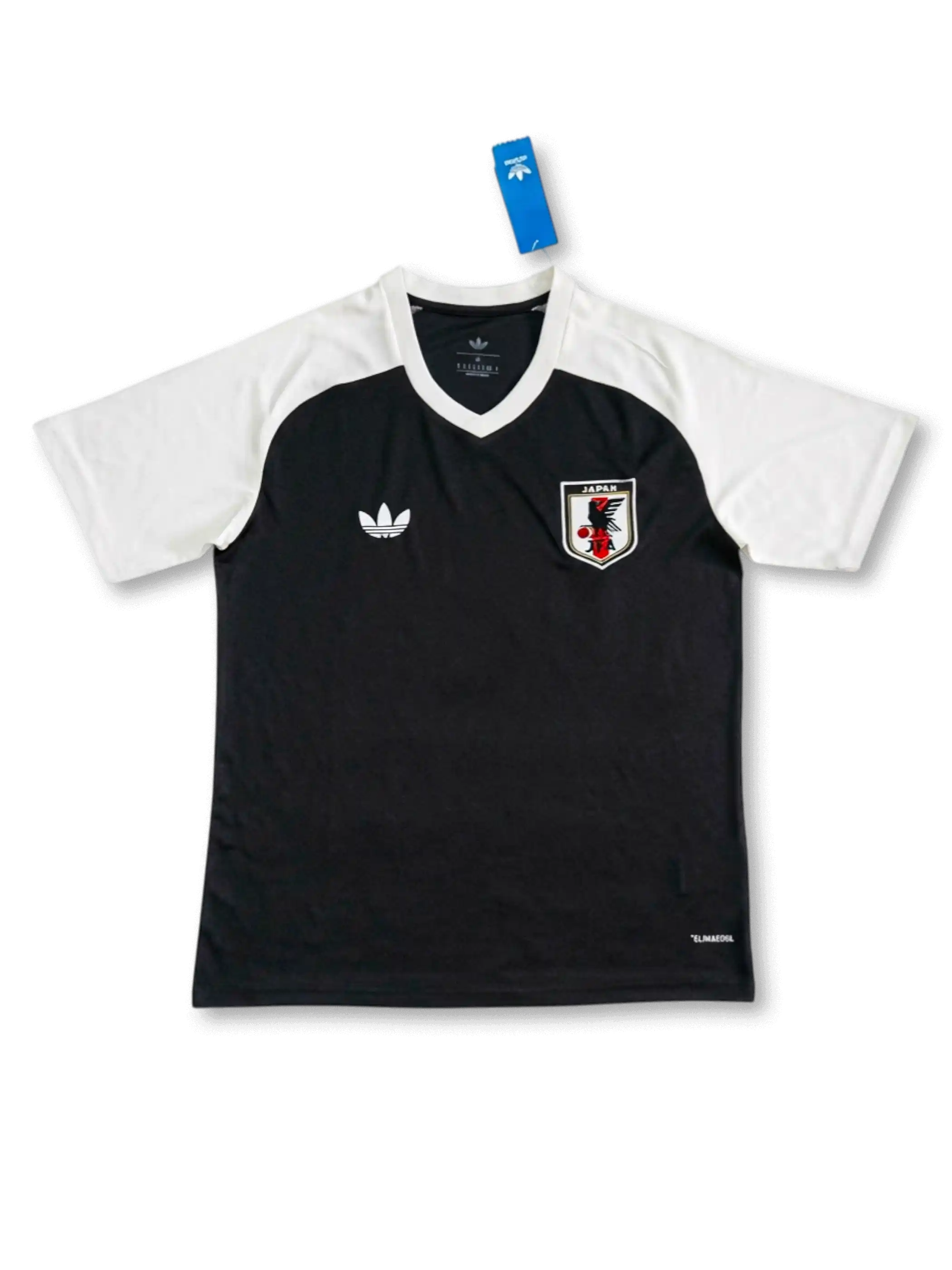 日本代表 adidas Originals トレーニングジャージ 2026-27 ブラック/ホワイトラグラン 前面 — ラグランスリーブ切替とJFA八咫烏エンブレム刺繍を配した公式トレーニングライン