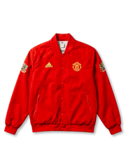 マンチェスター・ユナイテッド×adidas春節スペシャルエディションボンバージャケット正面、レッドサテン×ゴールド龍刺繍袖ワッペン・スナップボタン前立て・MUエンブレム