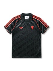 マンチェスター・ユナイテッド×adidas Originals復刻ジャカードポロシャツ正面、ブラック×MUジャカード全面・レッド黒白3本ストライプ・ジグザグカラートリム・レッドデビルエンブレム