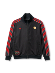 マンチェスター・ユナイテッド adidas Originals 復刻トラックジャケット ブラック — レッドストライプとヴィンテージ円形エンブレムを配した復刻ライフスタイルライン