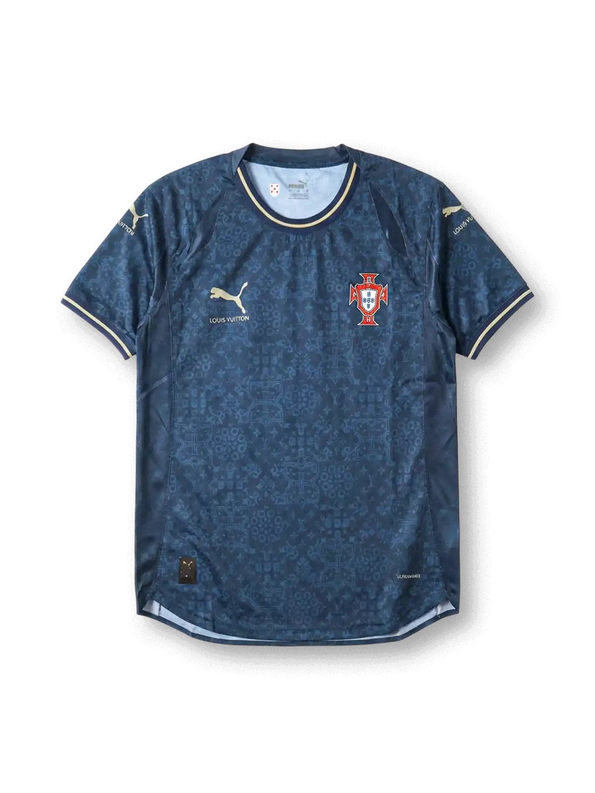 ポルトガル代表×Louis Vuitton×Pumaスペシャルエディション正面、ネイビーLVモノグラム総柄ジャカード・ゴールドPumaキャット・FPFエンブレム・ゴールドパイピング袖口