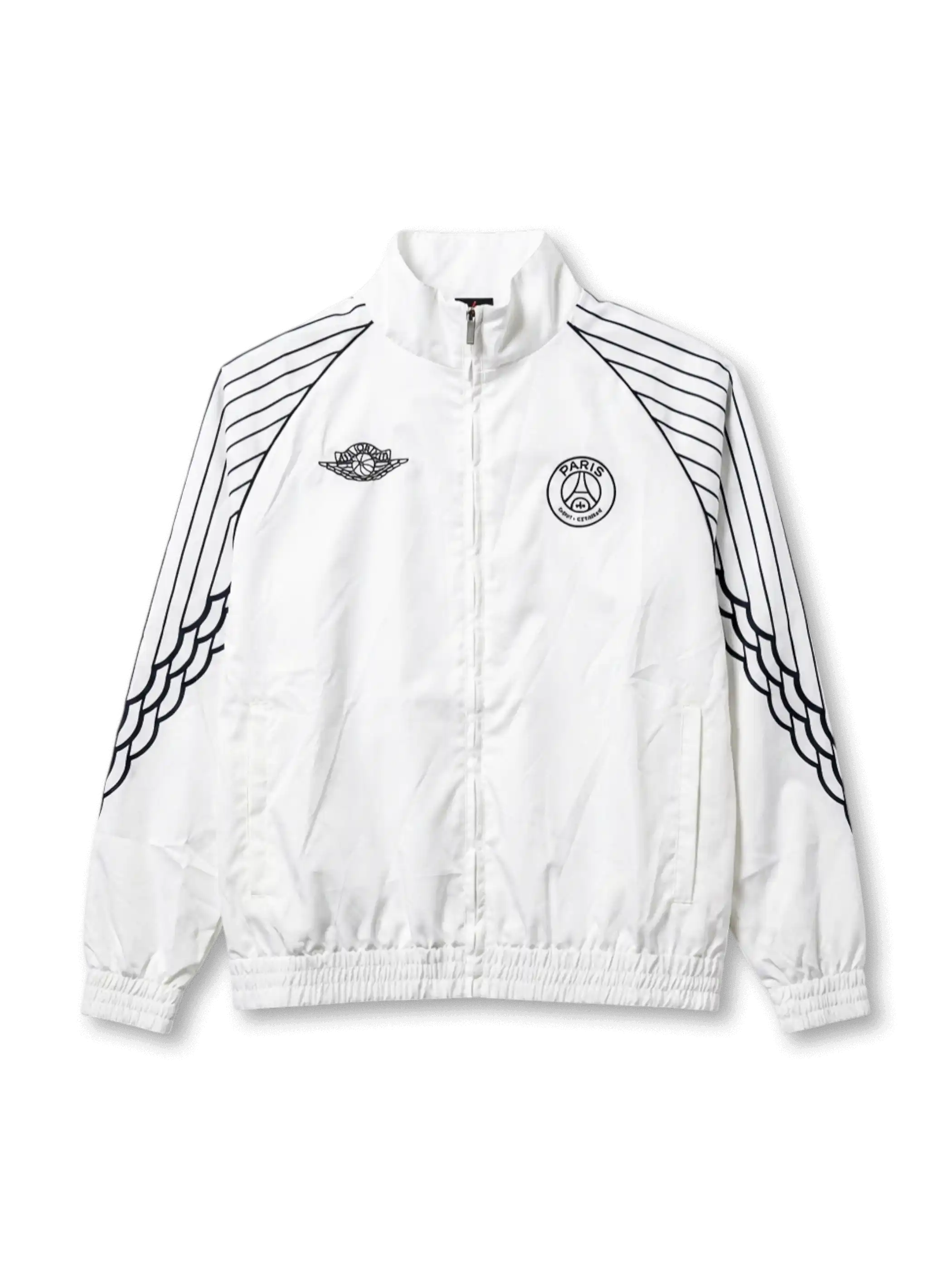 PSG×Jordanウィングストラックジャケット正面・ホワイト×ネイビー、肩袖扇状ネイビーウィング多重ストライプ・Air JordanウィングスロゴPSGエンブレム