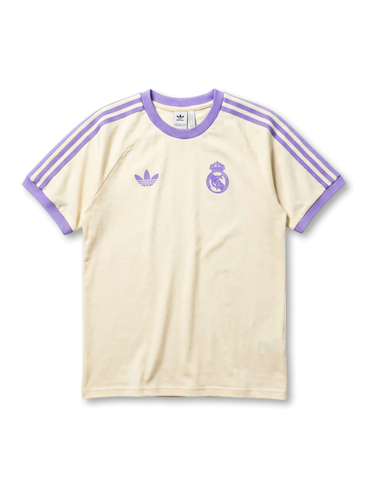 レアル・マドリード×adidas Originals復刻ライフスタイルTシャツ正面・クリーム×パープル、パープル3本ストライプ袖・RMエンブレム・背面REAL MADRIDアーチテキスト