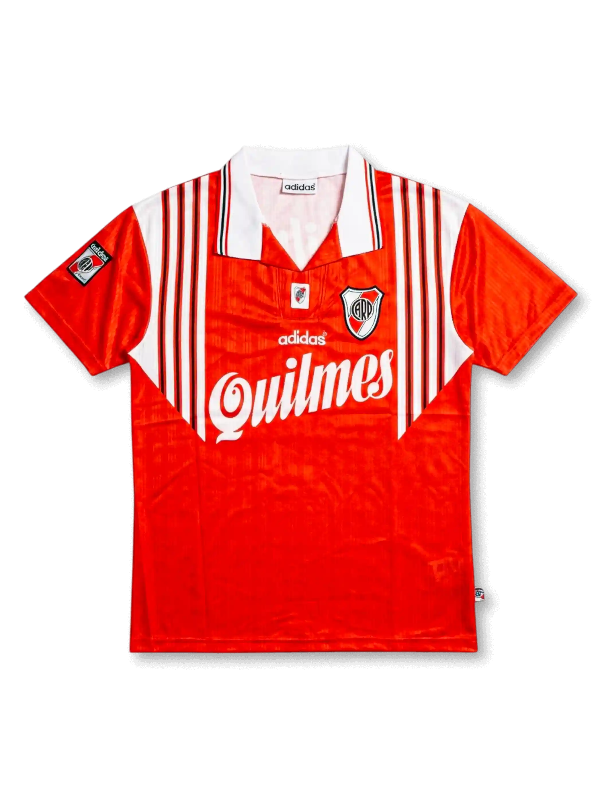 リーベル・プレート 1995-96 アウェイ 10番 フロント（レッド地×ホワイト逆V字グラフィック＋Quilmes＋adidasクラシックロゴ＋CARPクラブクレスト＋プリメーラ・ディビシオン左袖パッチ）