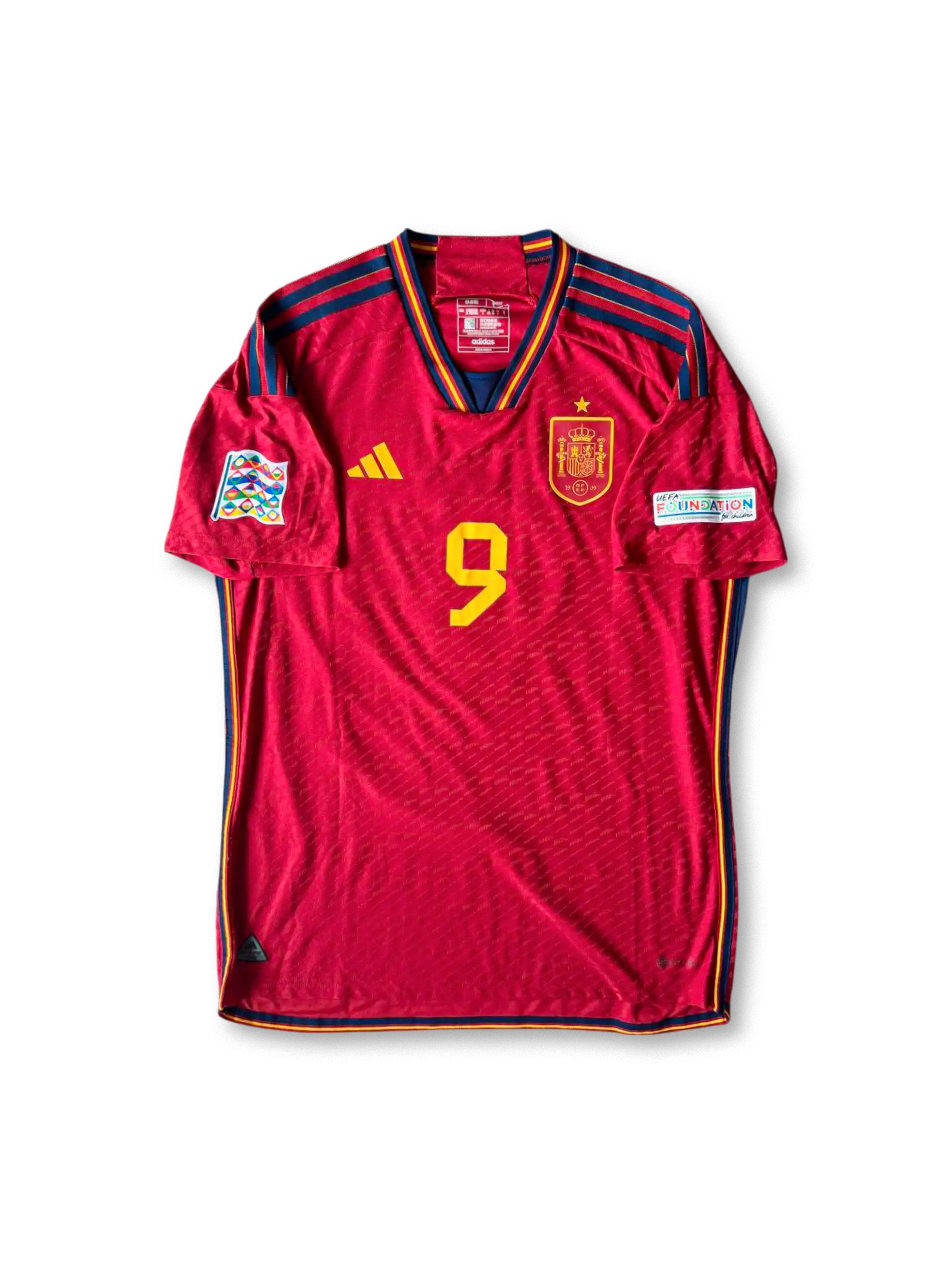 公式】スペイン代表 ユニフォーム｜ティキタカを象徴する赤の継承
